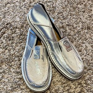 Women’s Ariat cruiser loafers size 8